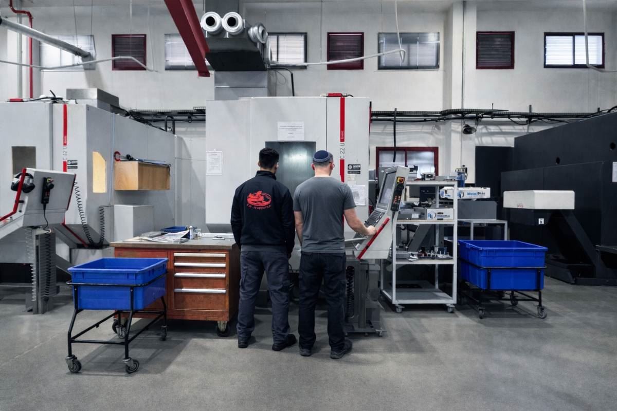 ShvaveyMetal machinists operating a CNC machining centre