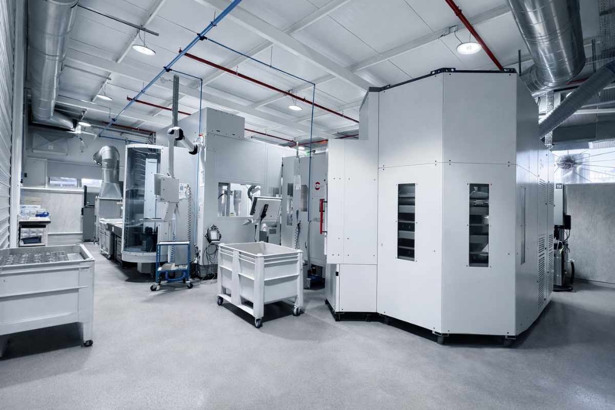 Temperature controlled machining room with enclosed CNC machines